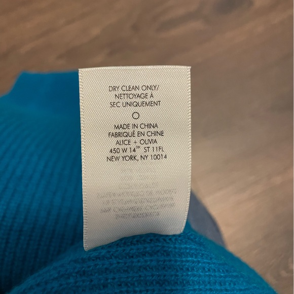 Alice and Olivia caprice cashmere crewneck sweater - Picture 7 of 7